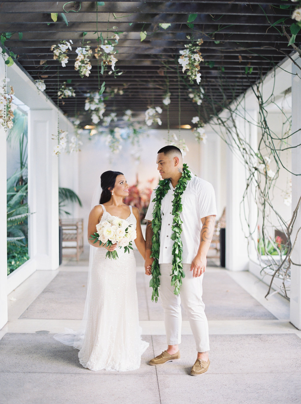 Glamorous Hawaii Wedding in Blush and Ivory - Hawaii and destination fine art wedding photographer Alice Ahn